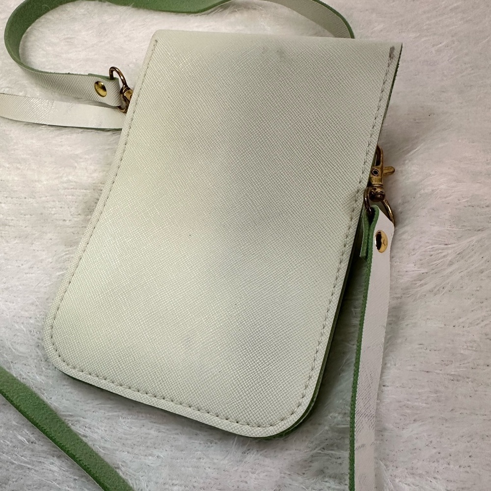 Cream Crossbody Bag with Flap Closure and Minimalist Design💚 - Picture 4 of 9